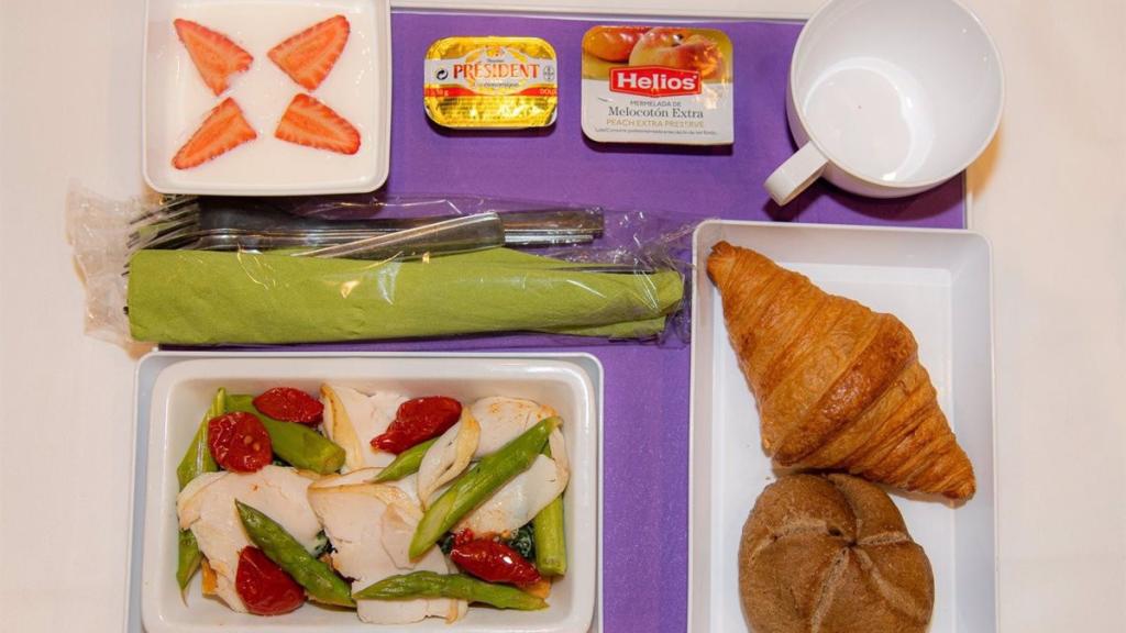 Comer de estrella Michelin en el tren: así es el nuevo menú prémium de Renfe con el chef Ramón Freixa.