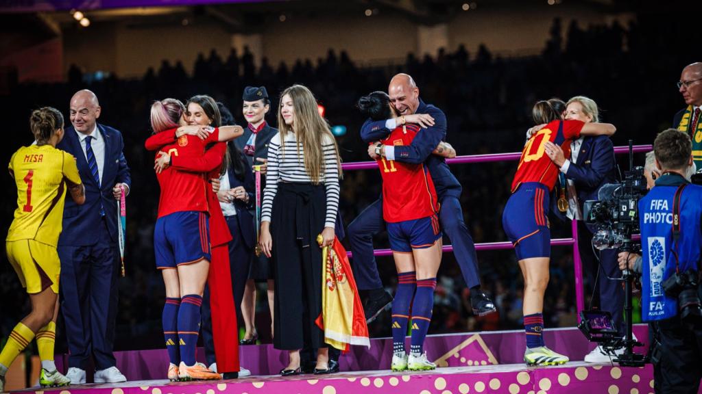 Imagen del momento de la celebración entre Jenni Hermoso y Luis Rubiales.