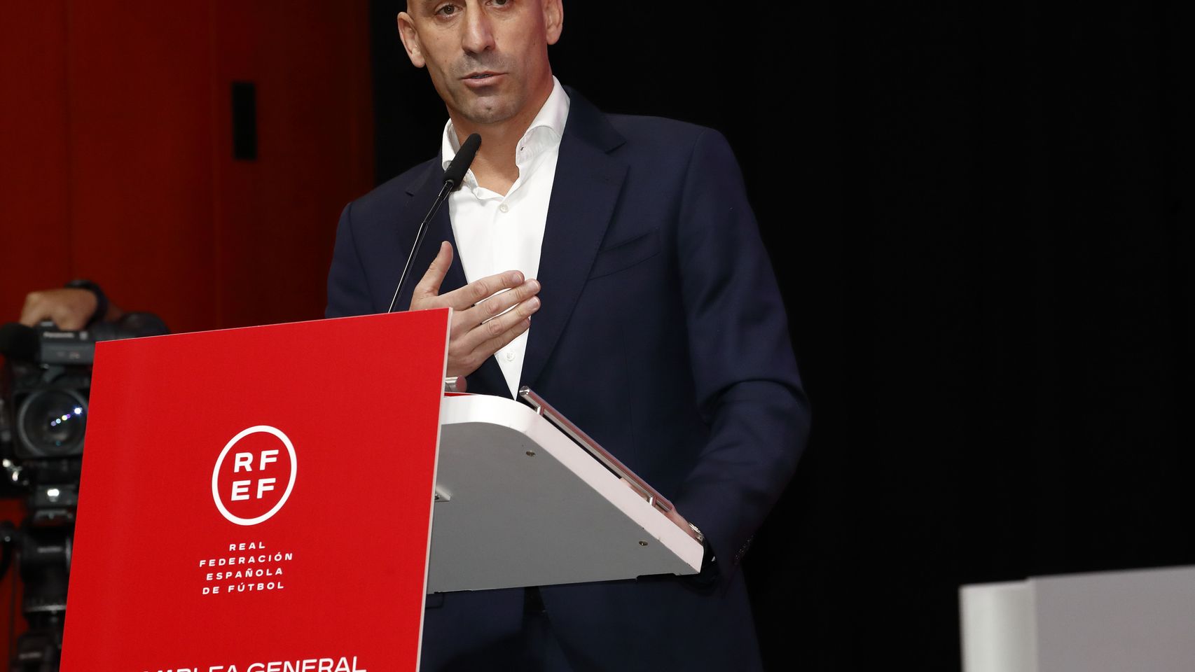 Luis Rubiales durante la Asamblea General Extraordinaria de la RFEF