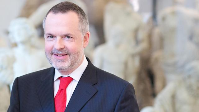 Hartwig Fischer, ya exdirector del Museo Británico.