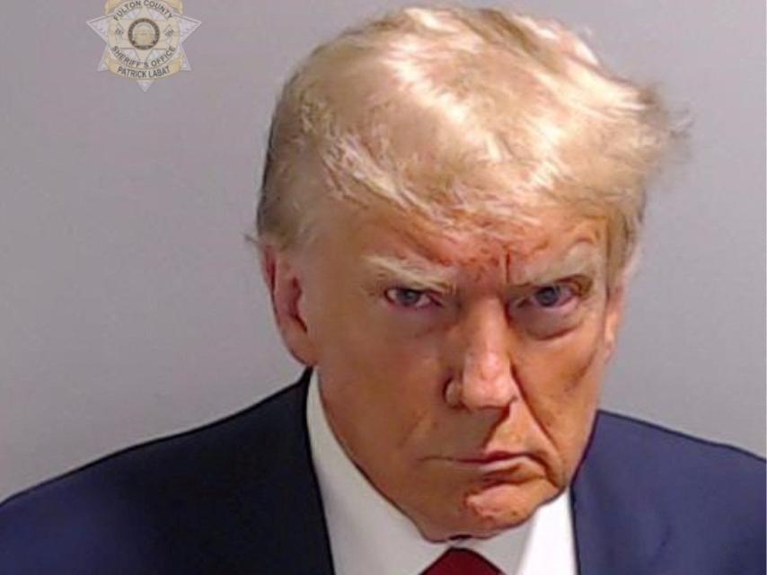 Imagen de la ficha policial de Donald Trump, tomada en la cárcel del condado de Fulton.