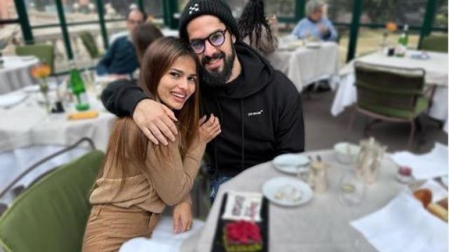 Sara Sálamo con su pareja, Isco.