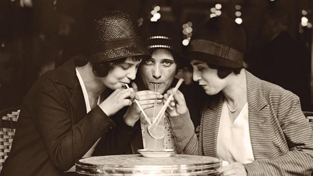 'Metafísica del aperitivo': cómo tomar un tentempié en la terraza de un bar nos hace mejores personas.