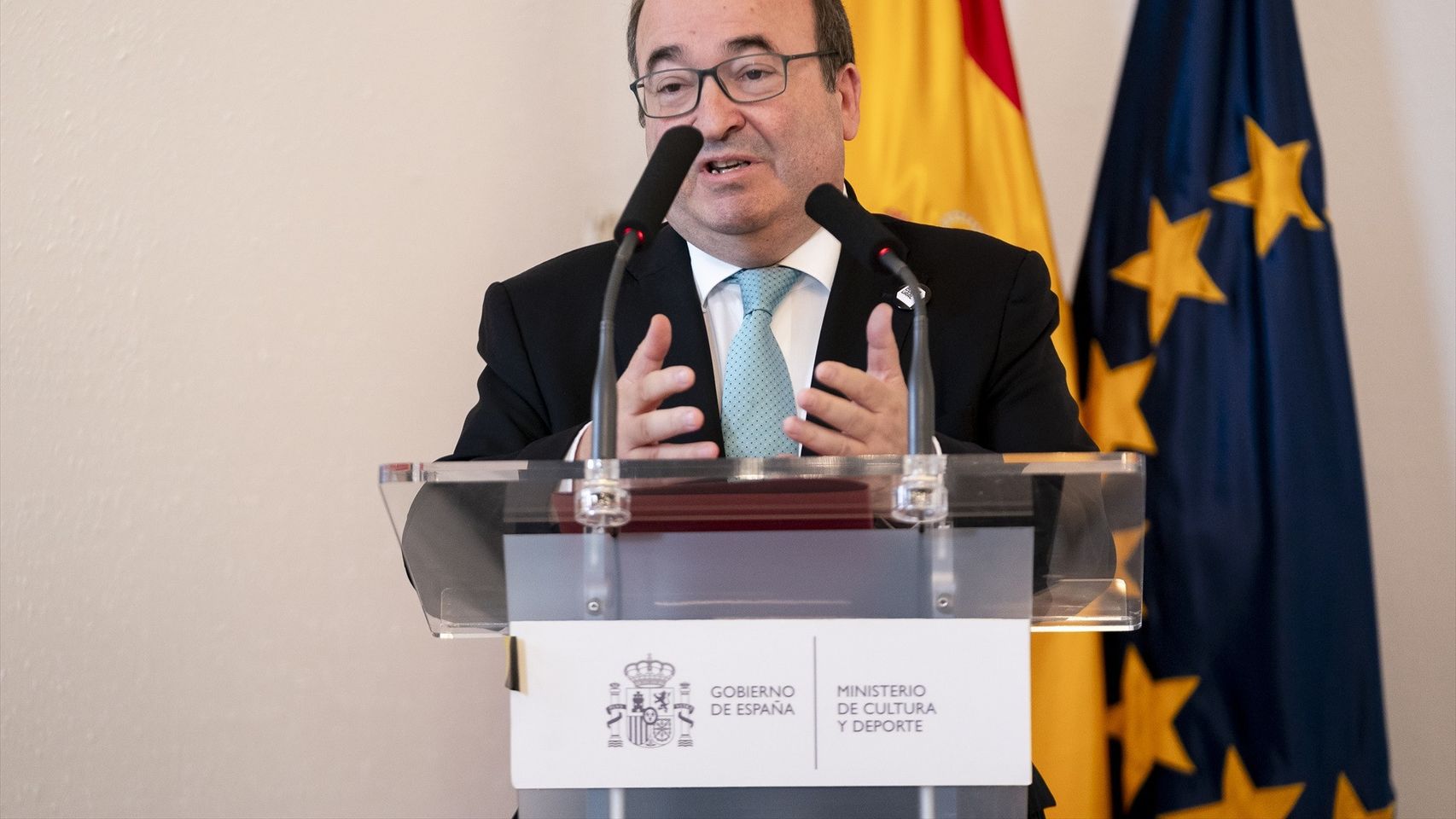El ministro de Cultura y Deporte, Miquel Iceta, interviene durante el acto de la entrega al cineasta Carlos Saura de la Orden Civil de Alfonso X El Sabio concedida a título póstumo. Foto: A. Pérez Meca / Europa Press
