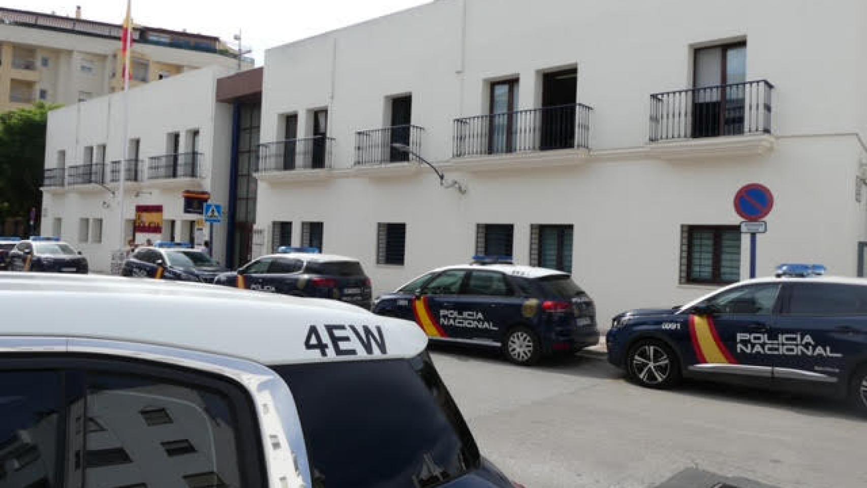 Vehículos policiales en Estepona.