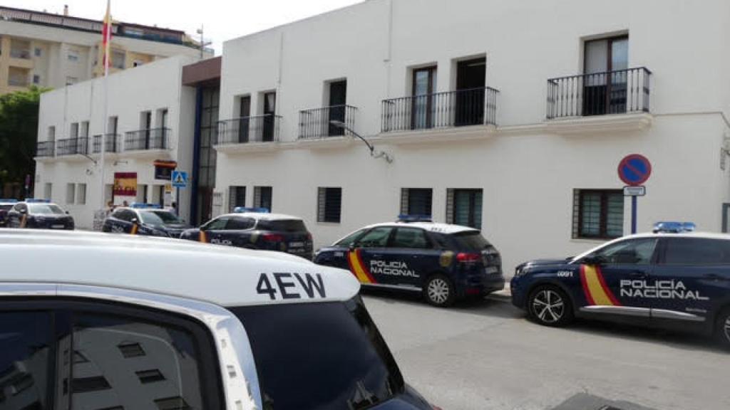 Vehículos policiales en Estepona.