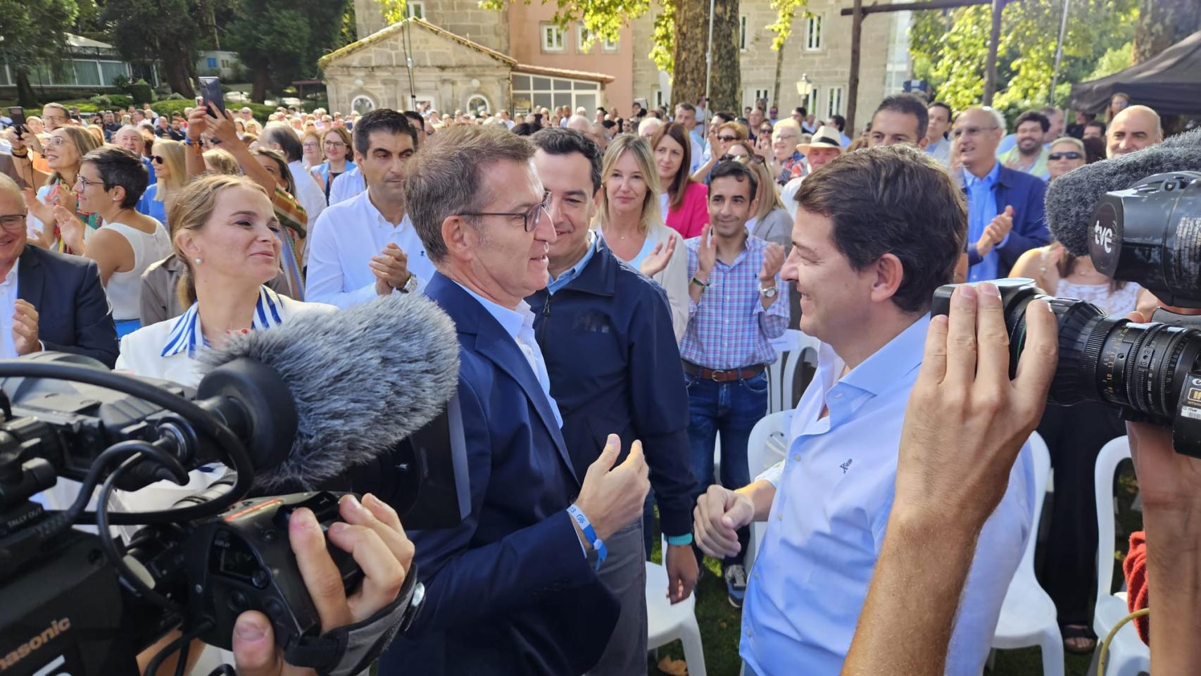 Feijoo junto a Fernández Mañueco en la inauguración del curso político en el Castillo de Soutomaior (Pontevedra)