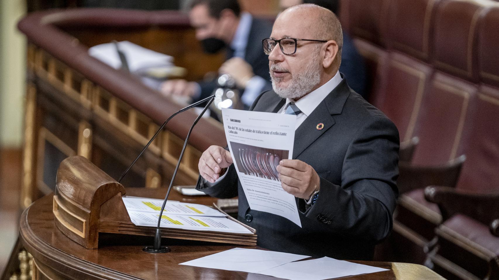 El diputado de Vox, Francisco José Alcaraz, interviene en una sesión plenaria en el Congreso, en 2021.