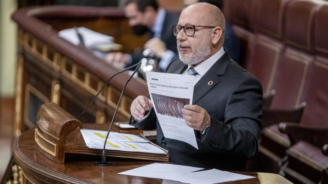 El diputado de Vox, Francisco José Alcaraz, interviene en una sesión plenaria en el Congreso, en 2021.