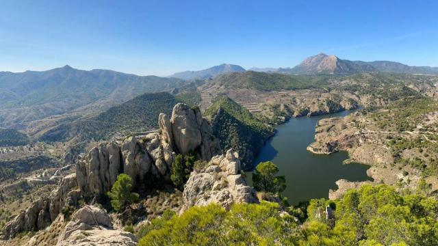 El cadáver del desaparecido este domingo se ha localizado al norte del pantano de Tibi.