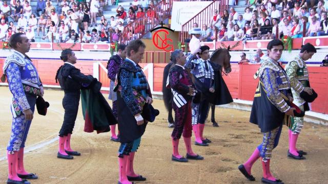 Paseíllo en la primera del Piñón de España en Pedrajas de San Esteban