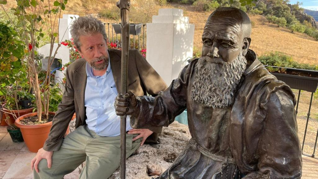 Enrique Salvo conversando con Frasquito, más conocido como Fray Leopoldo de Alpandeire