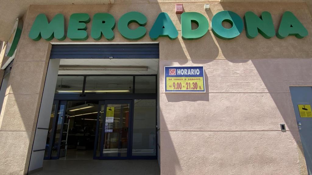 Puerta de acceso a Mercadona.