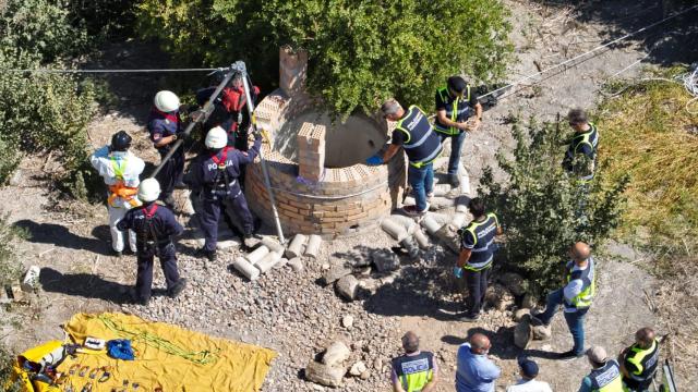 Imágenes de Policía Nacional en el pozo en el que se encontró el cuerpo.