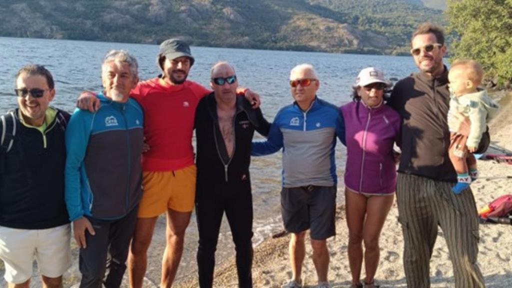 Carlos Peña junto con sus compañeros de piragua de Cryosanabria