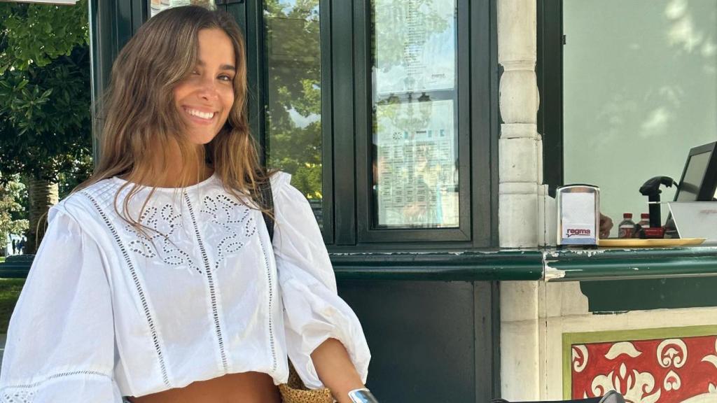 María Pombo con su camisa comodín de verano.