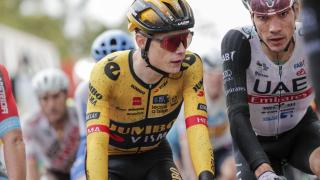 Jonas Vingegaard y Juan Ayuso.