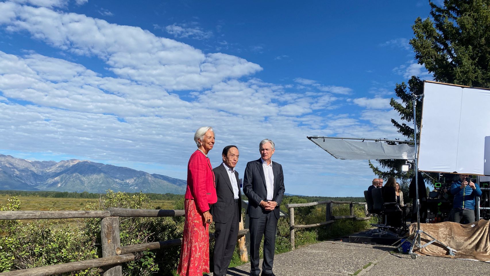 Christine Lagarde, presidenta del BCE, junto a Kazuoy Ueda, gobernador del Banco de Japón, y Jerome Powell, presidente de la Fed, el pasado viernes durante el simposio de Jackson Hole.