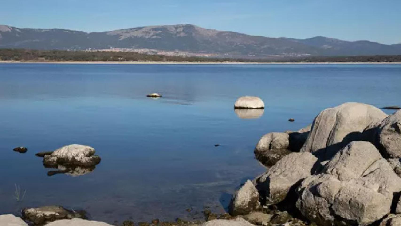 Una imagen del embalse de Valmayor.