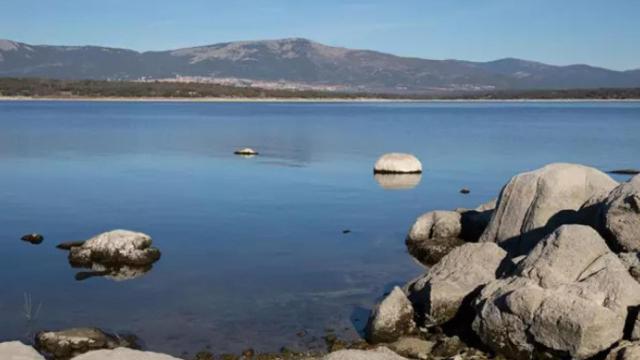 Una imagen del embalse de Valmayor.