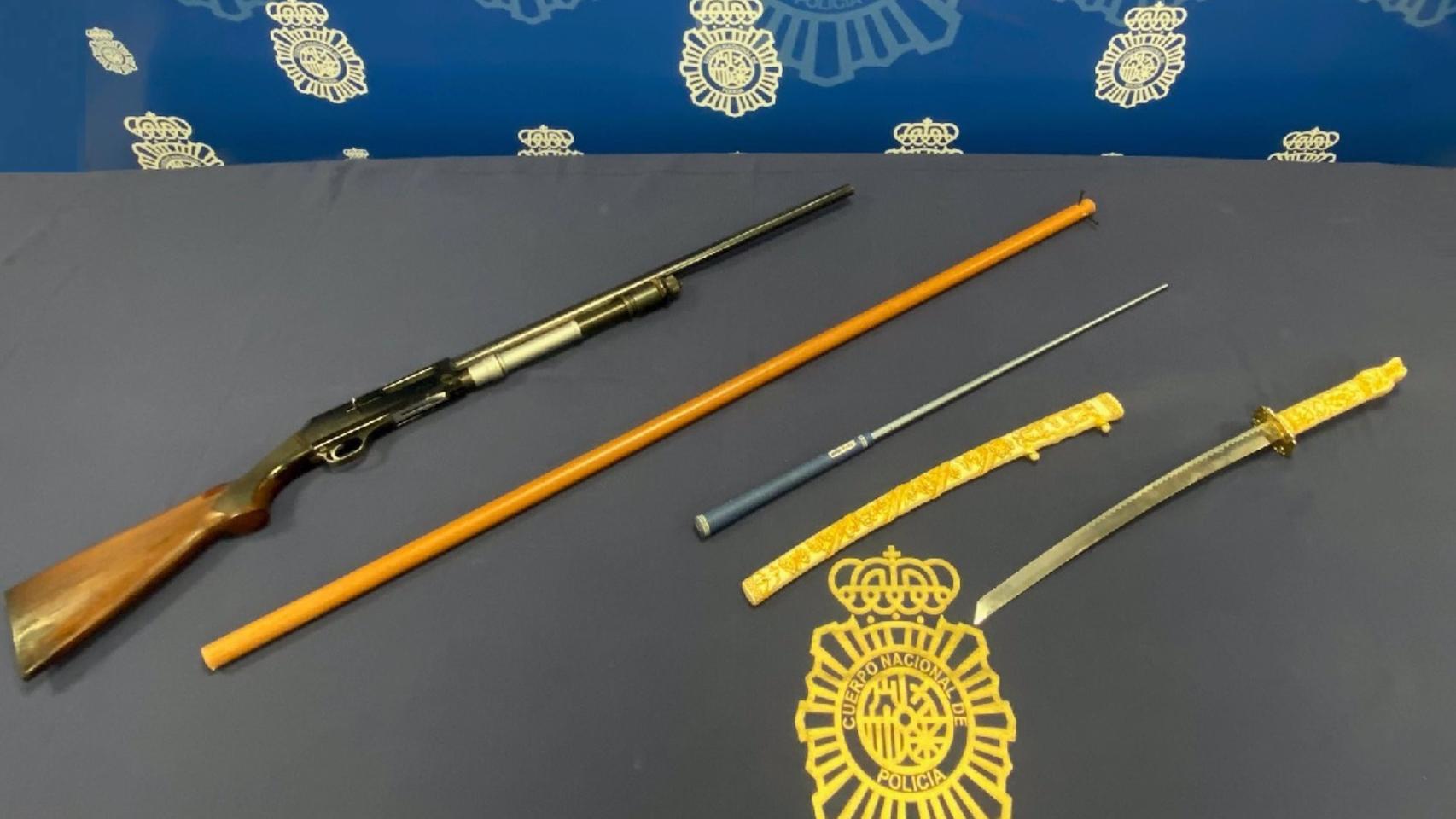 Armas intervenidas tras la detención de tres personas en el barrio de La Palmilla.