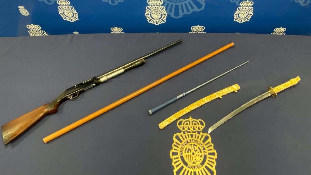 Armas intervenidas tras la detención de tres personas en el barrio de La Palmilla.
