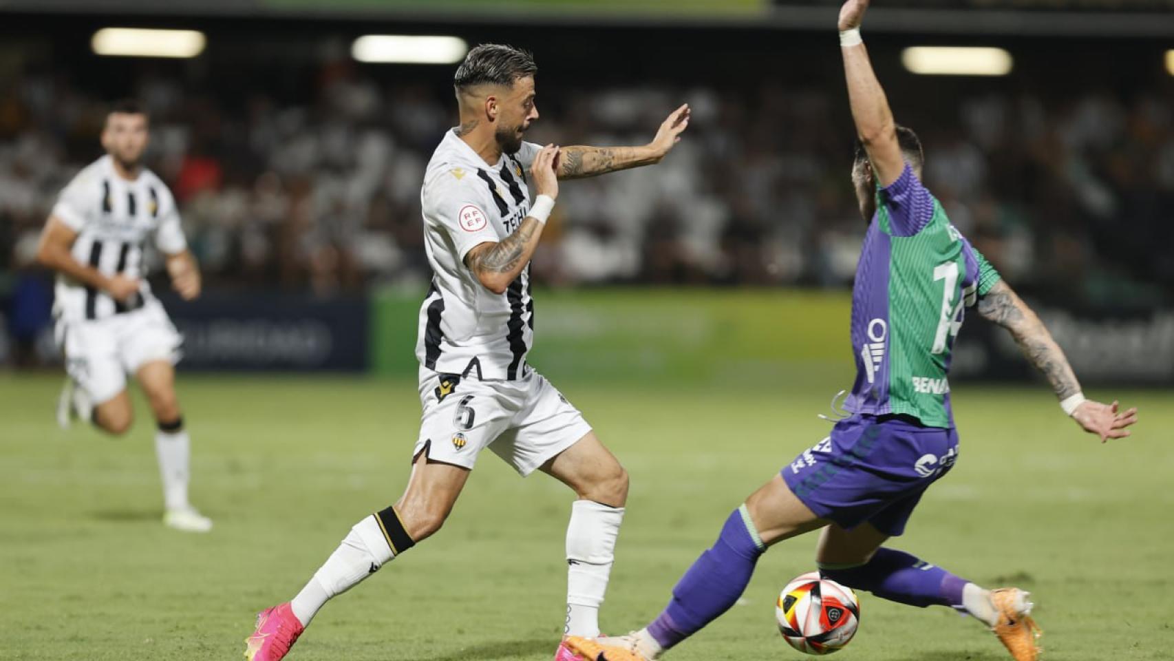 Una acción del Castellón vs. Málaga CF