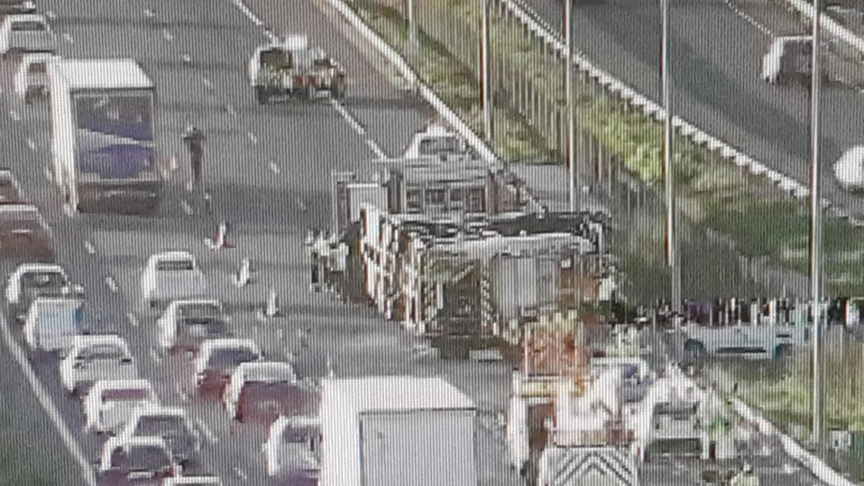 Imagen de las retenciones que se han producido en la A-6, a la altura de Torrelodones.