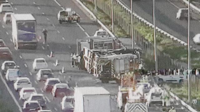 Imagen de las retenciones que se han producido en la A-6, a la altura de Torrelodones.