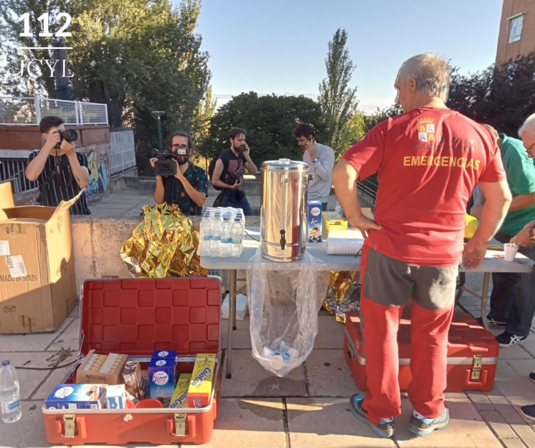 Puesto de comida y bebida habilitado en el lugar de la explosión