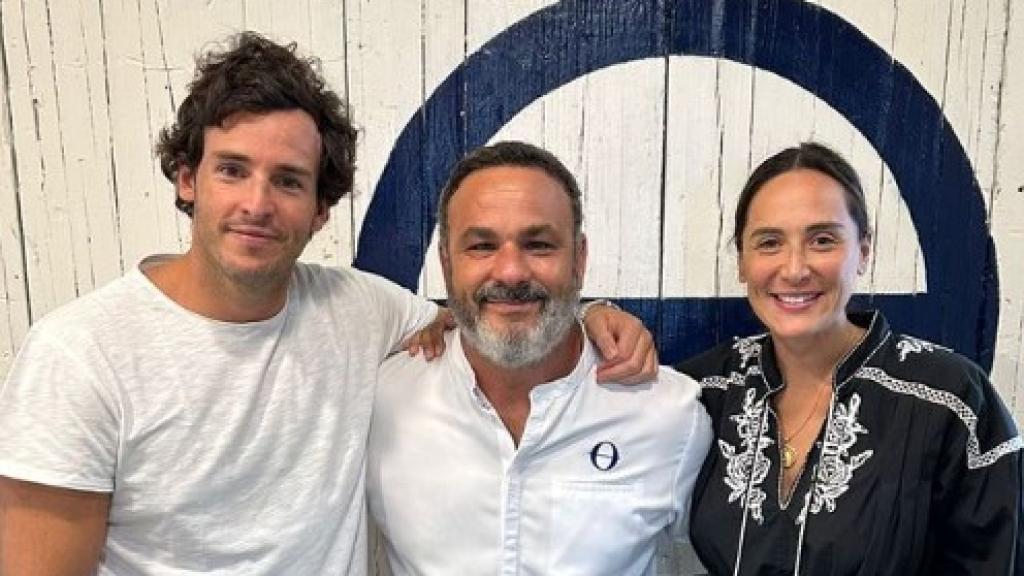 Íñigo Onieva y Tamara Falcó junto al prestigioso chef Ángel López.