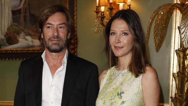 Esther Doña y el juez Santiago Pedraz en un acto público en Madrid, en junio de 2022, meses antes de anunciar su boda.