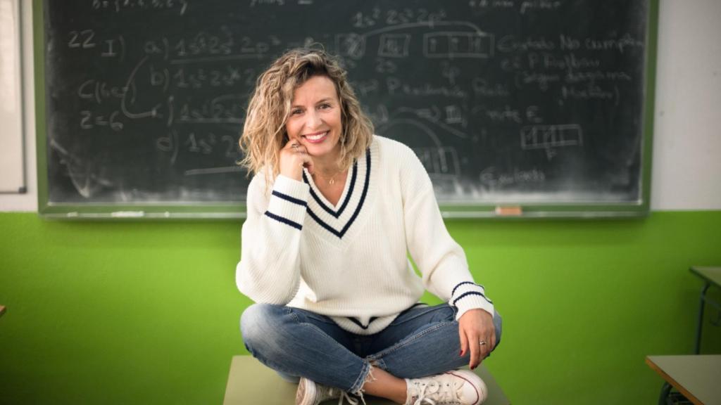Diana Al Azem en la foto promocional de su libro 'AdolescenteZ de la A a la Z' (Plataforma Editorial).