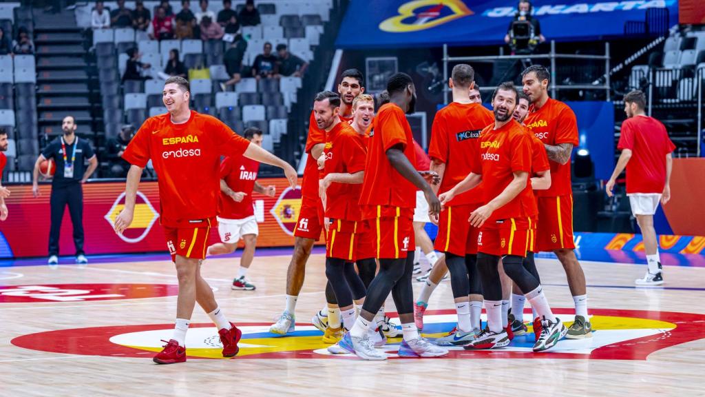 Los jugadores de la selección española, en Yakarta durante un calentamiento.