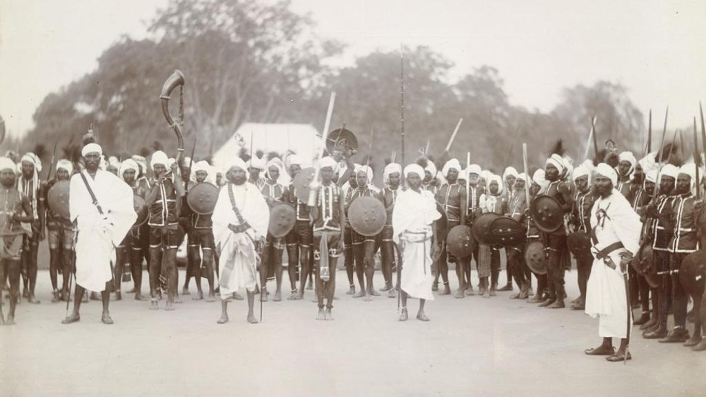 Grupo de nagas a principios del siglo XX.