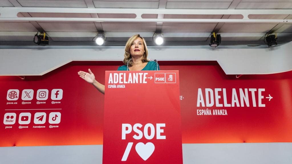 La portavoz del PSOE, Pilar Alegría, en una rueda de prensa en Ferraz.