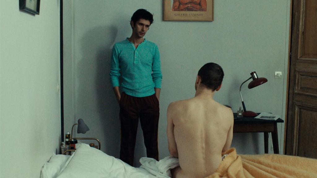 Ben Whishaw y Franz Rogowski en un fotograma de 'Passages' / SBS Productions.