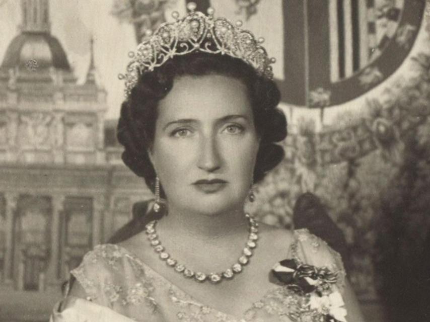 María de las Mercedes de Borbón y Orleans con la tiara Rusa y el collar de chatones.