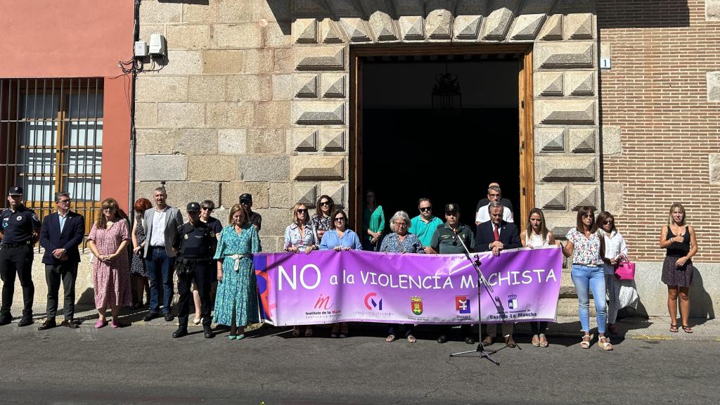 Minuto de silencio en Talavera. Foto: Ayuntamiento de Talavera de la Reina.