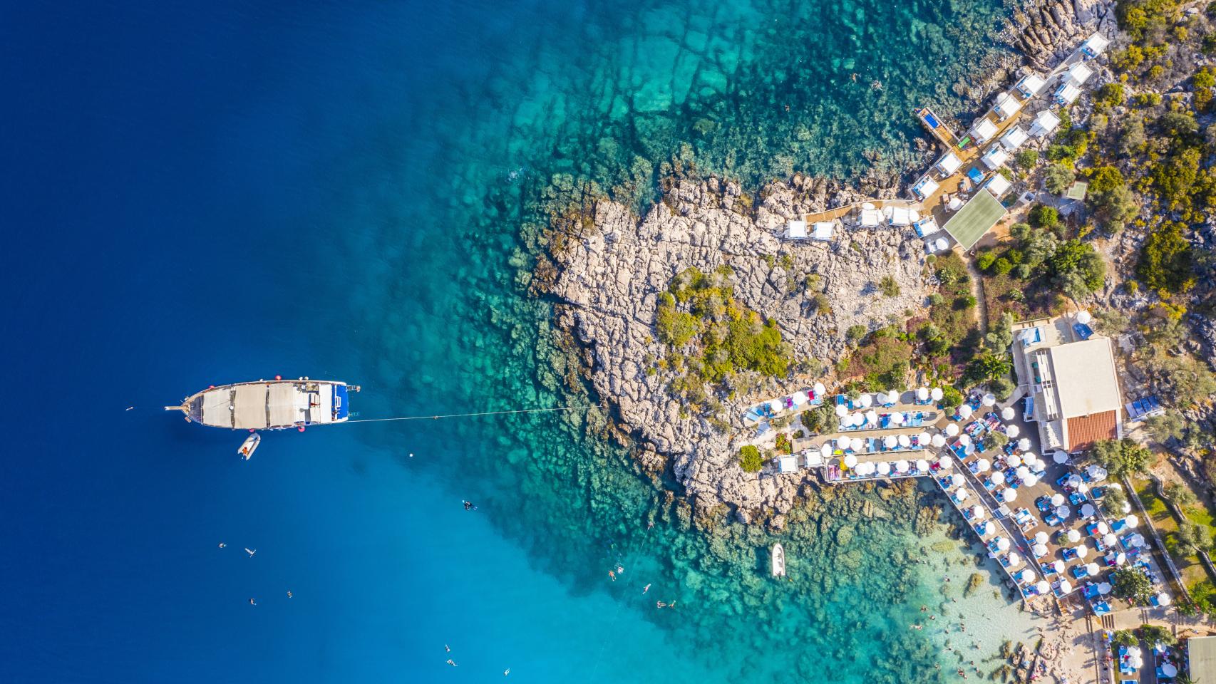 Descubre las rutas de buceo más impresionantes de Türkiye