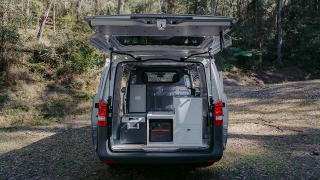 Una furgoneta con módulos Trakkit