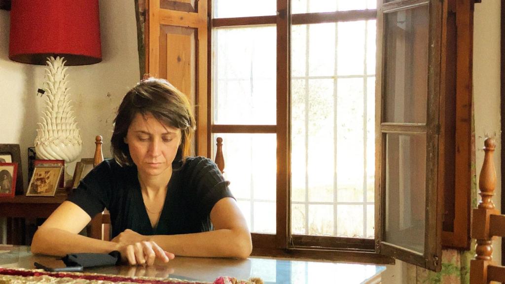 María Antón Cabot, la directora del cortometraje, en uno de los escenarios.