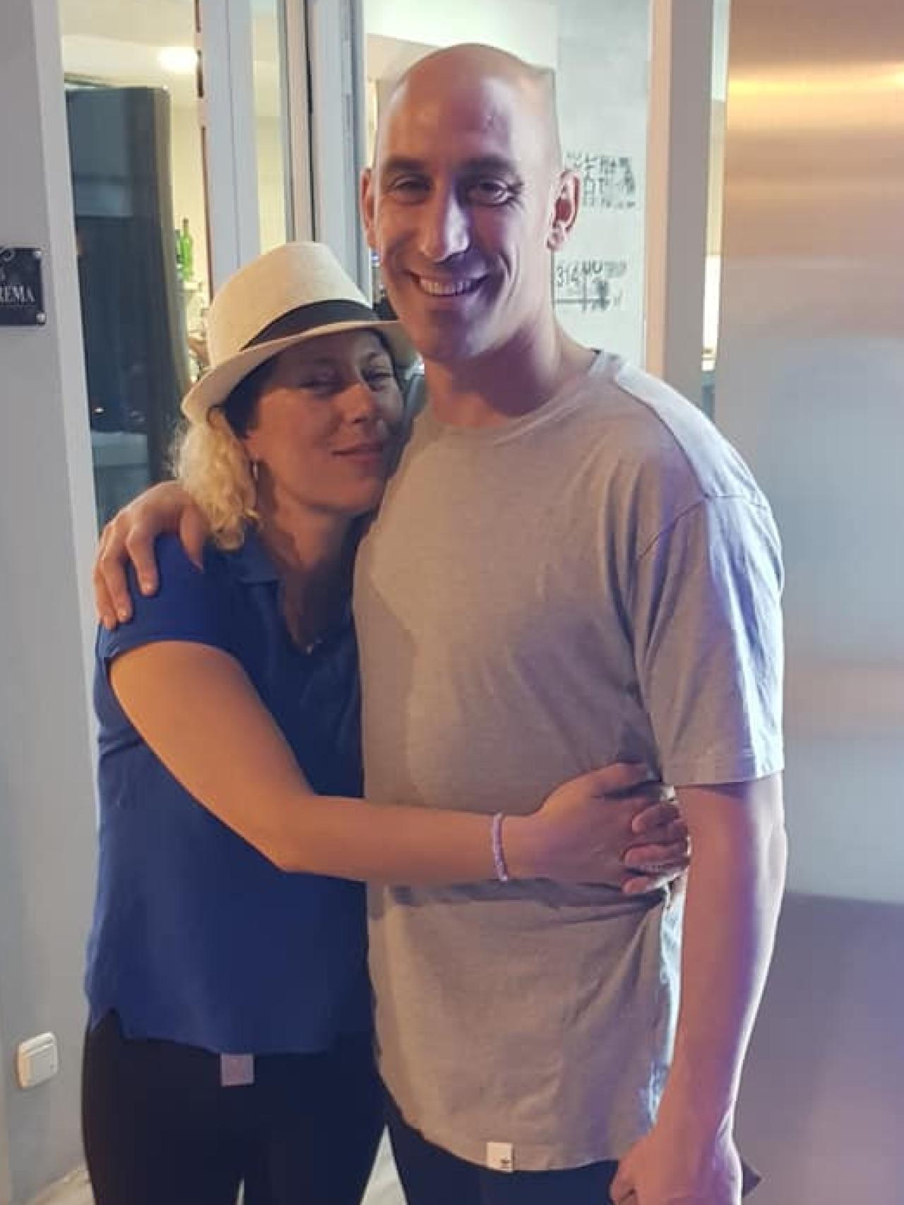 Evelin Rubiales junto a su hermano