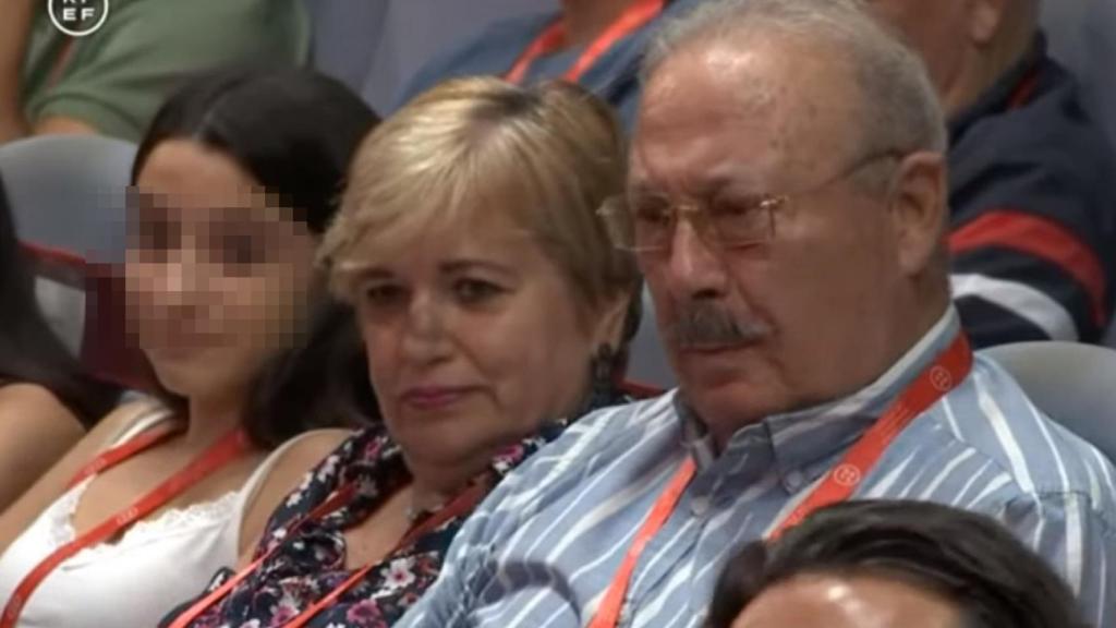 Luis Rubiales López junto a su nueva pareja en la asamblea de la RFEF