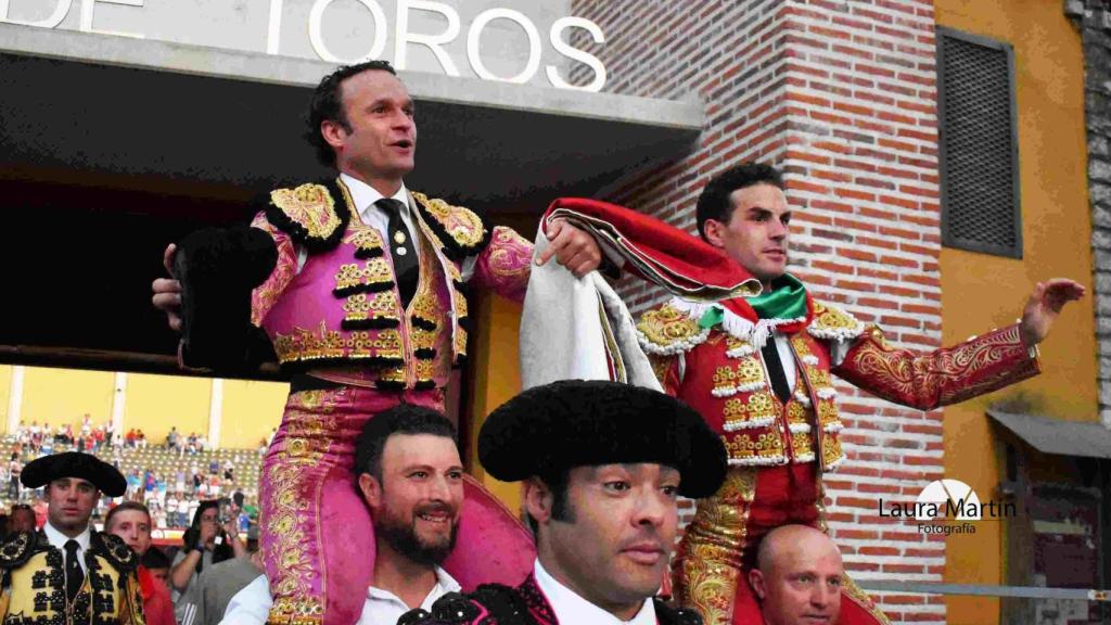 Ferrera y Adrián abrieron la puerta grande de Cuéllar en la última de feria.