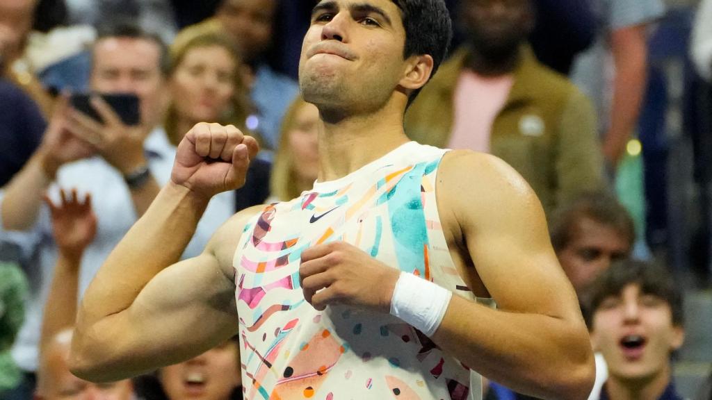 Carlos Alcaraz festeja su victoria ante Harris en el US Open.