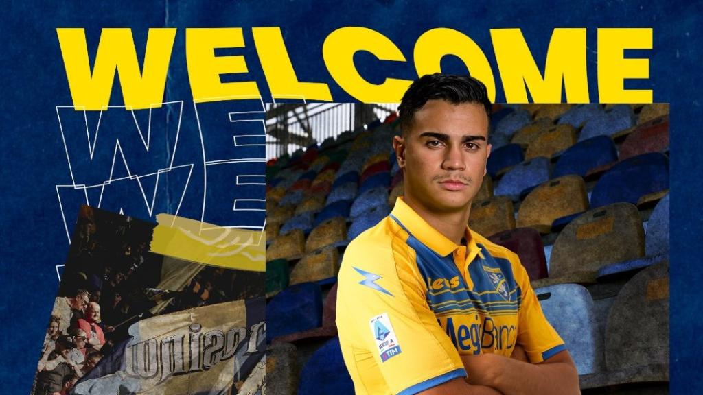 Reinier, en la foto de presentación con el Frosinone.