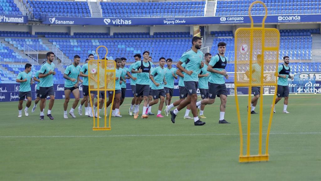 El Málaga CF se entrena en el estadio de La Rosaleda