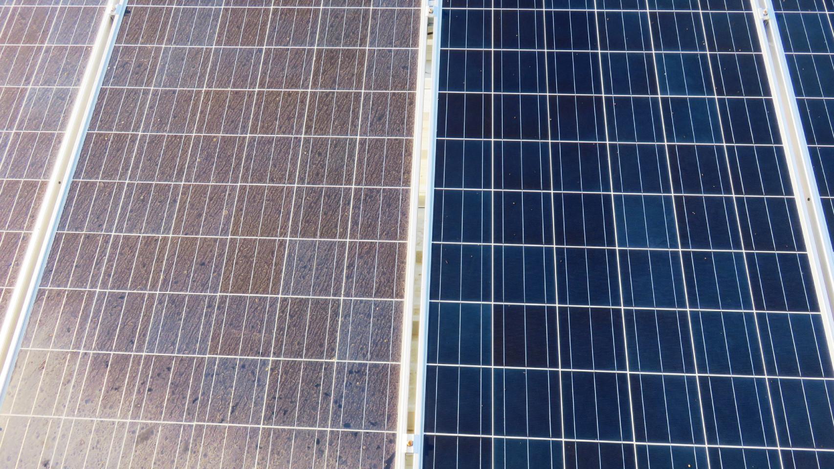Un panel solar sucio y otro limpio
