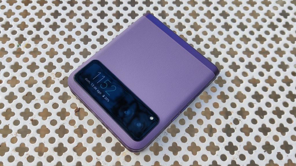 La pantalla externa del Razr 40